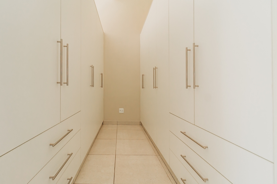 4 Bedroom Property for Sale in Kraaibosch Manor Western Cape